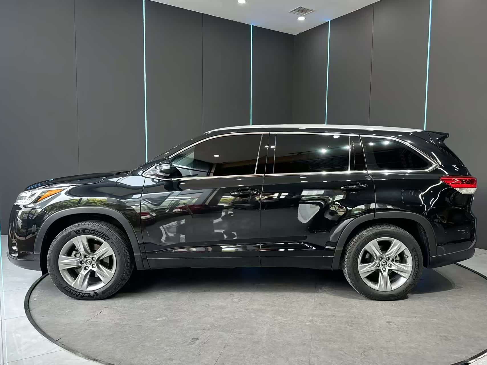 Toyota Highlander, 2021 все фото