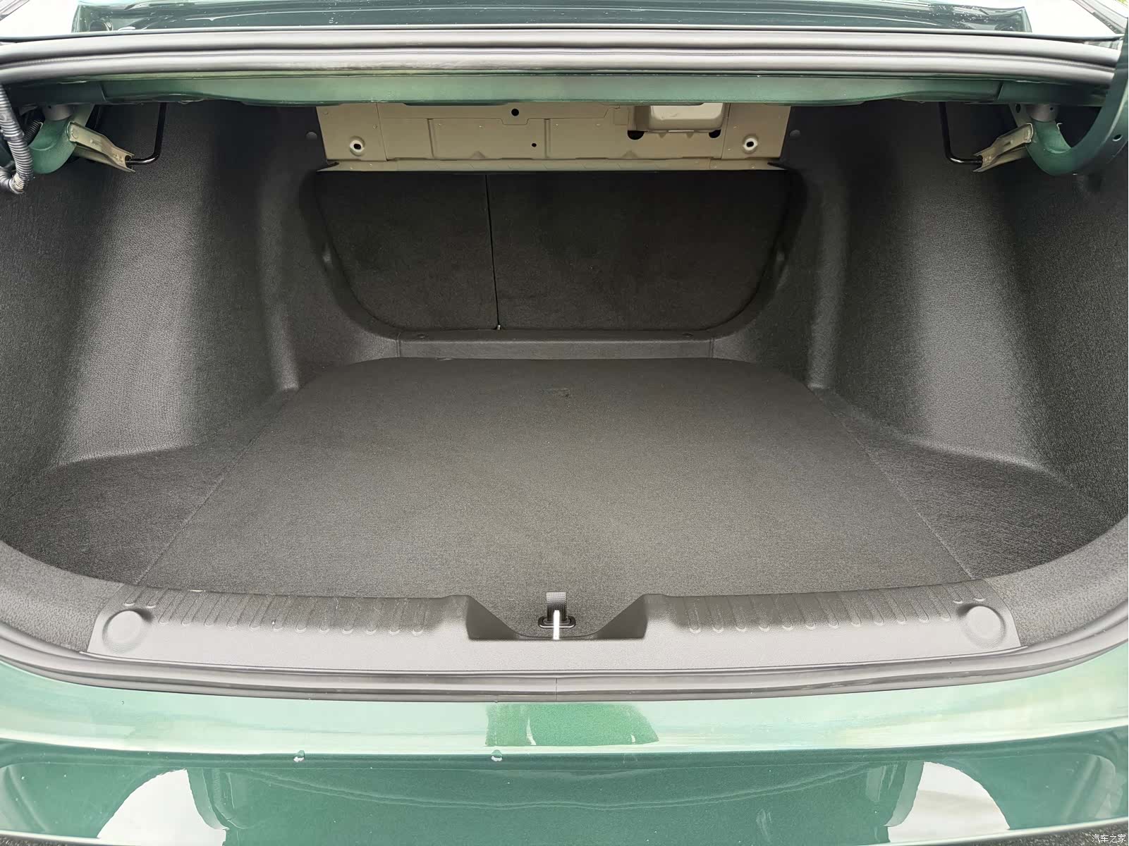 Geely Emgrand, 2025 31