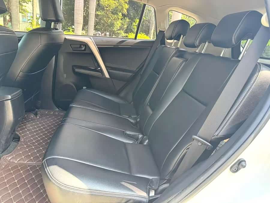 Toyota RAV4 2019, фото 6