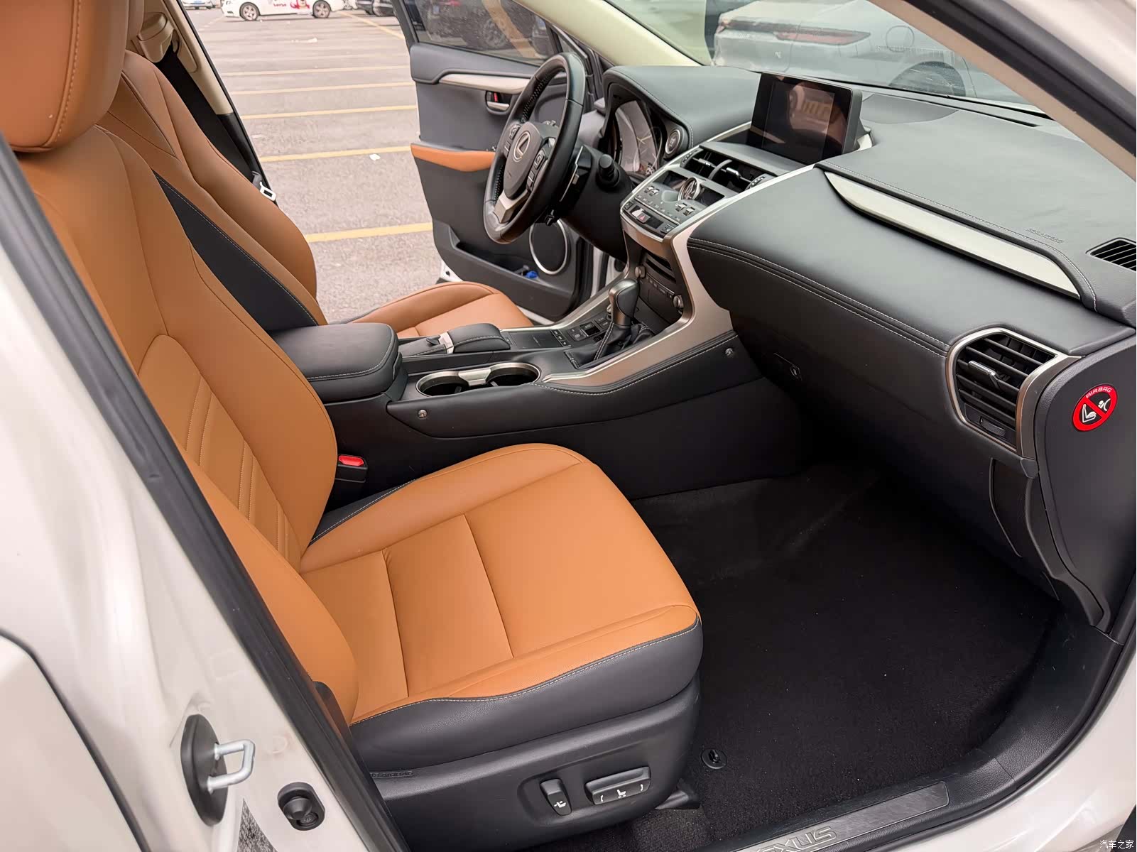 Lexus NX, 2019 10
