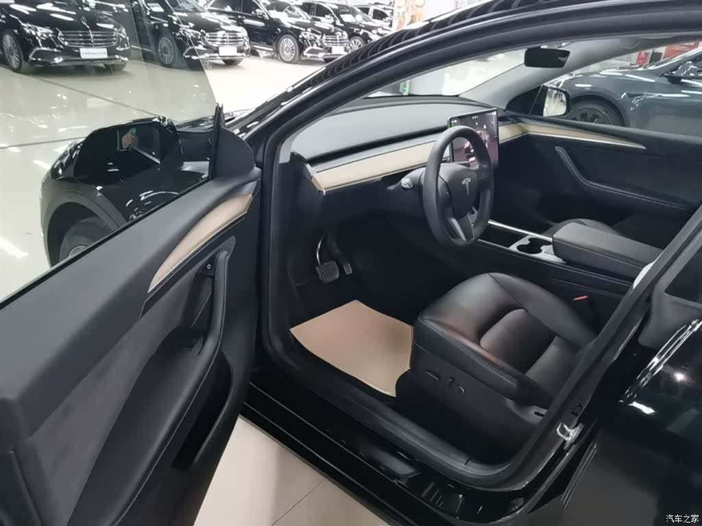 Tesla Model Y, 2022 16