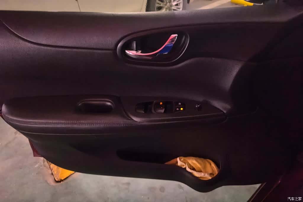 Nissan Tiida, 2012 7