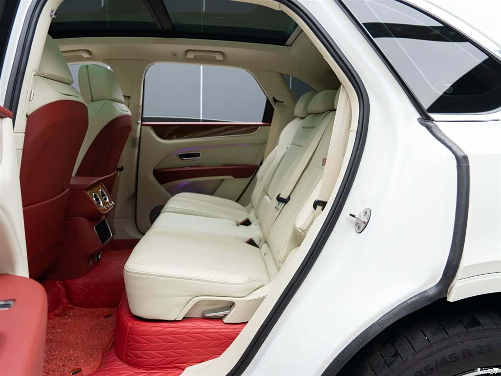 Bentley Bentayga, 2020 11