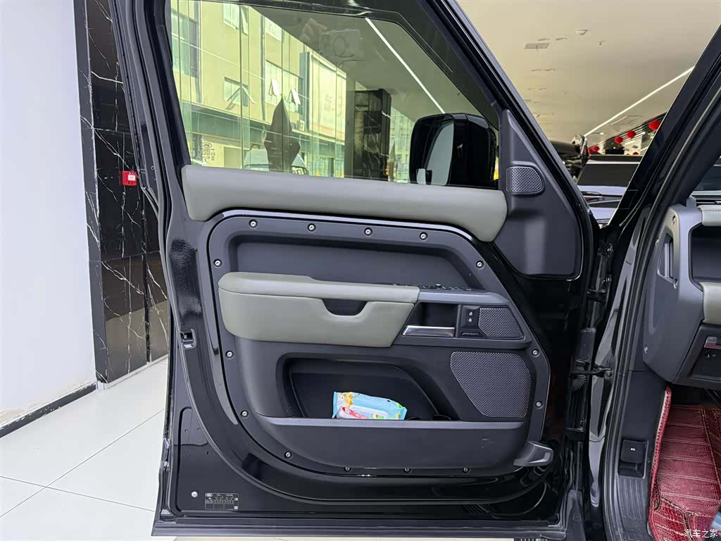 Land Rover Defender, 2021 15