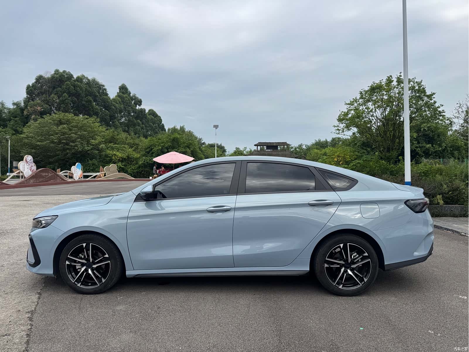 Geely Binray, 2025 4