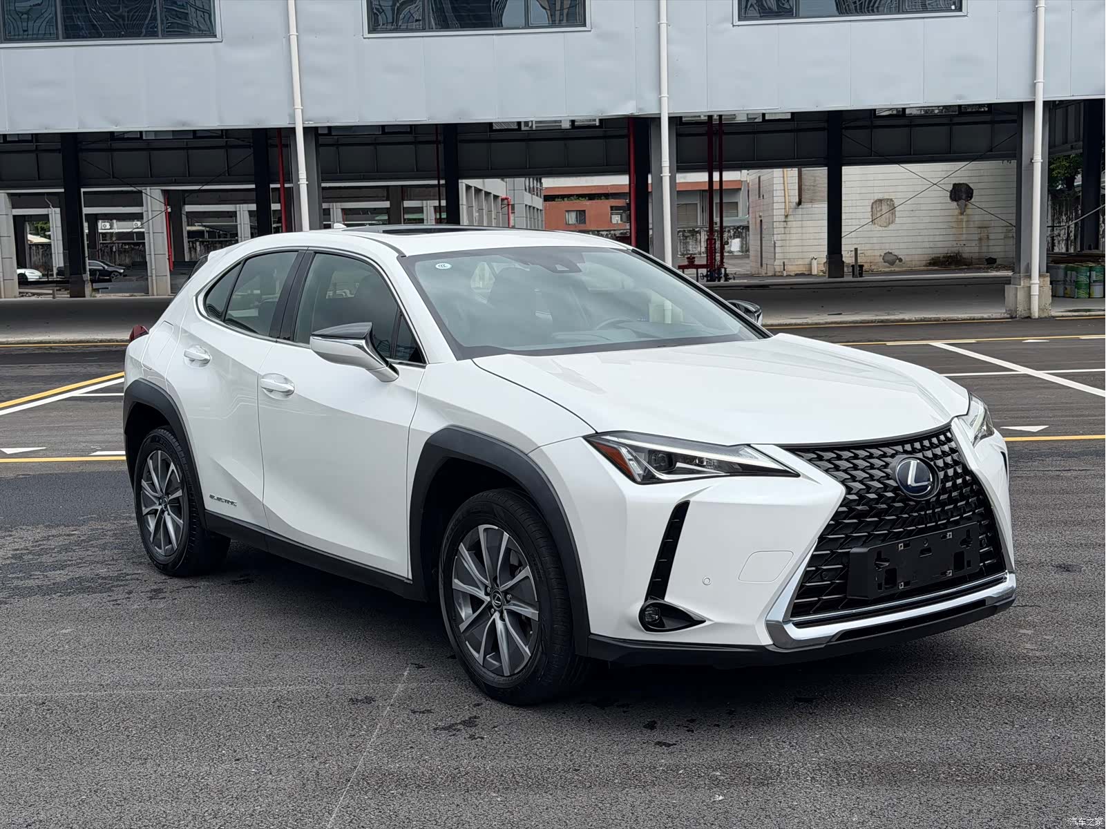 Lexus UX, 2022 3