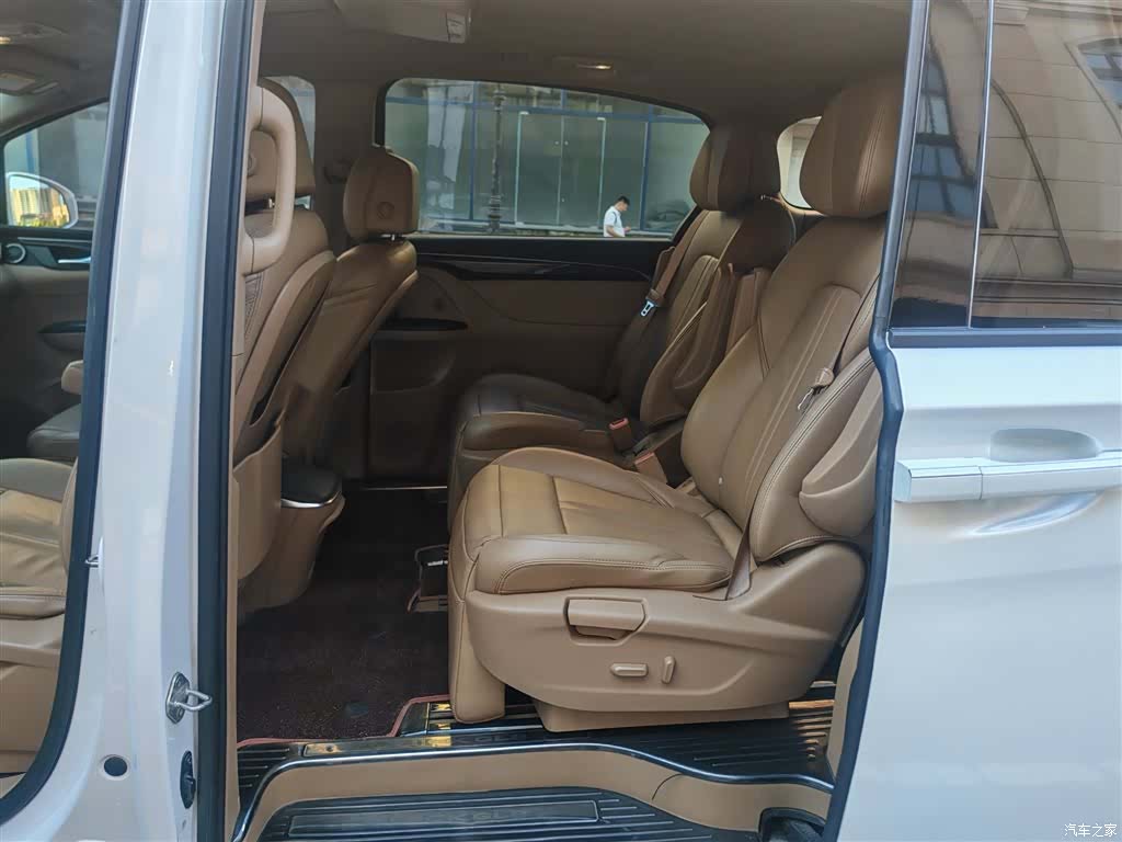 Buick GL8, 2017 6