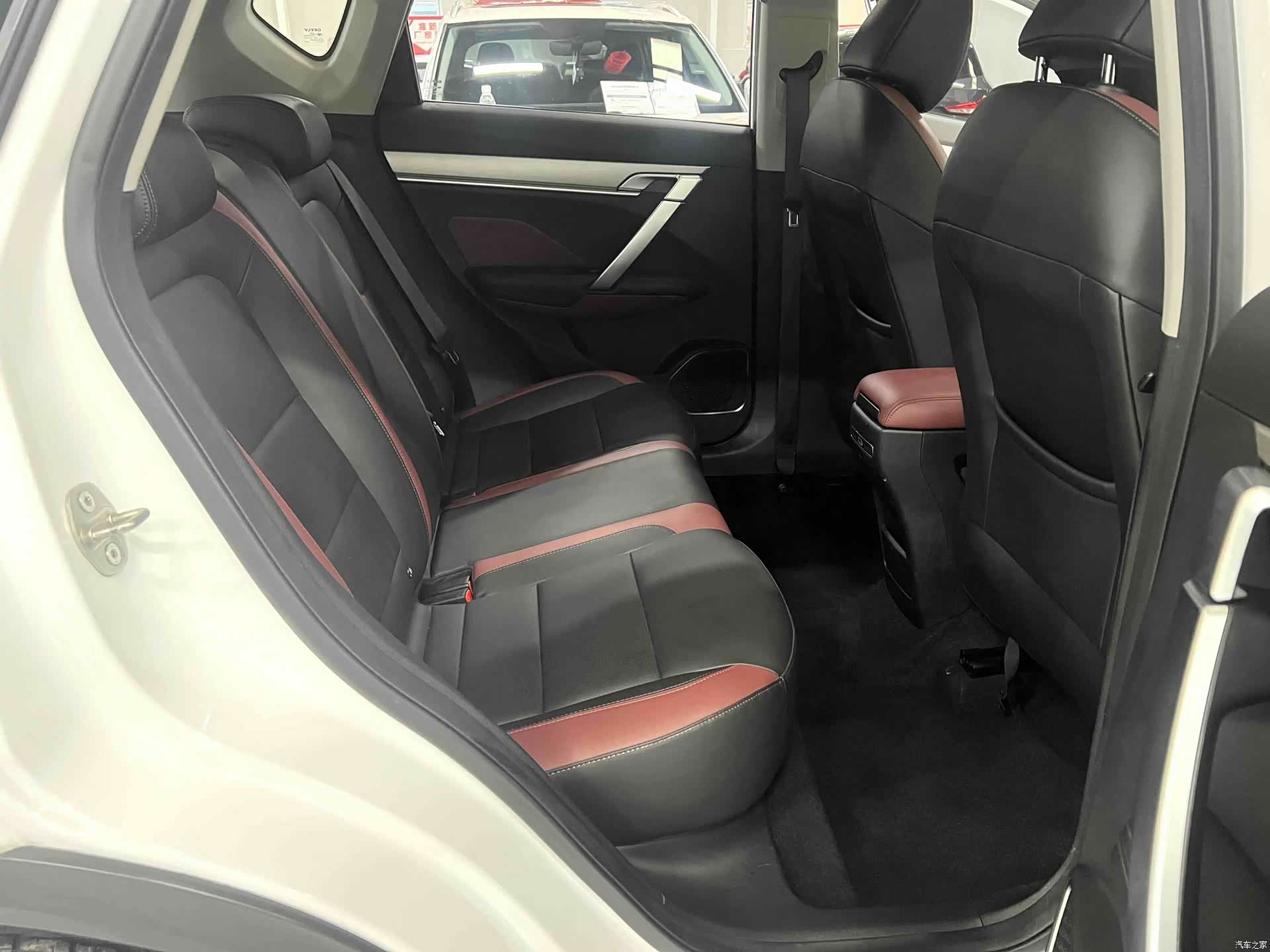 Geely Coolray, 2022 13