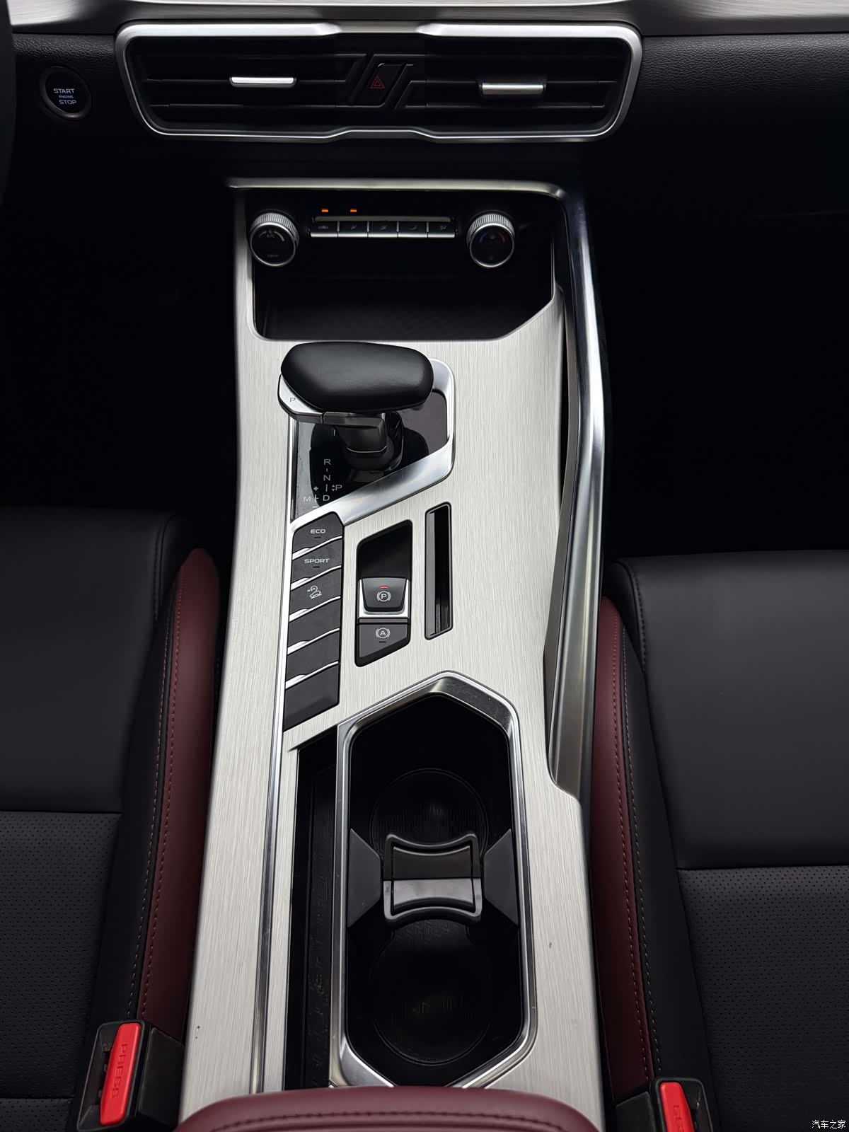 Geely Coolray, 2022 12