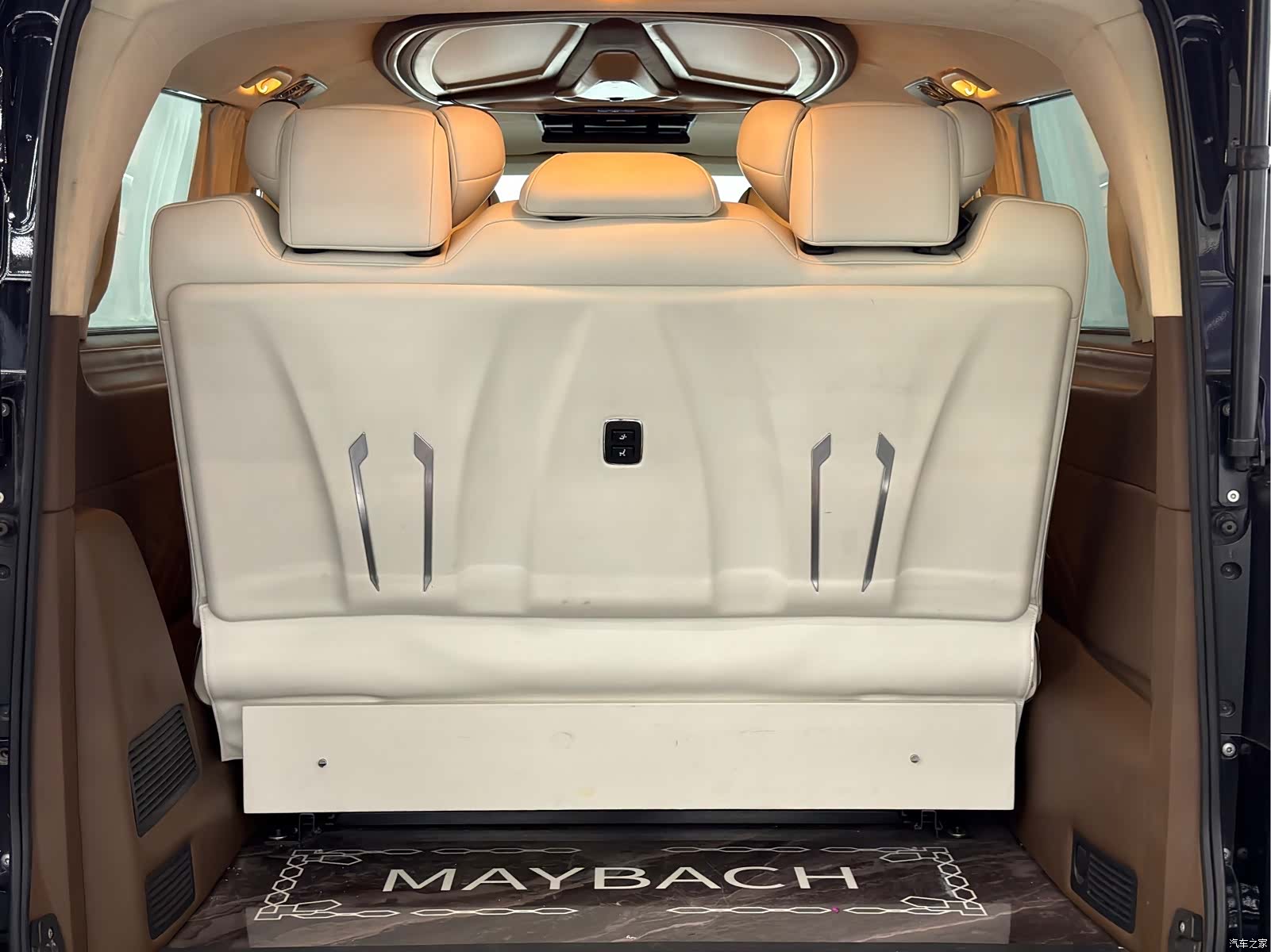 Mercedes-Benz 7, 2023 20