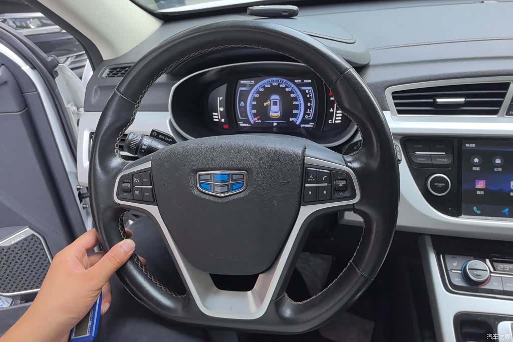 Geely Boyue, 2017 15