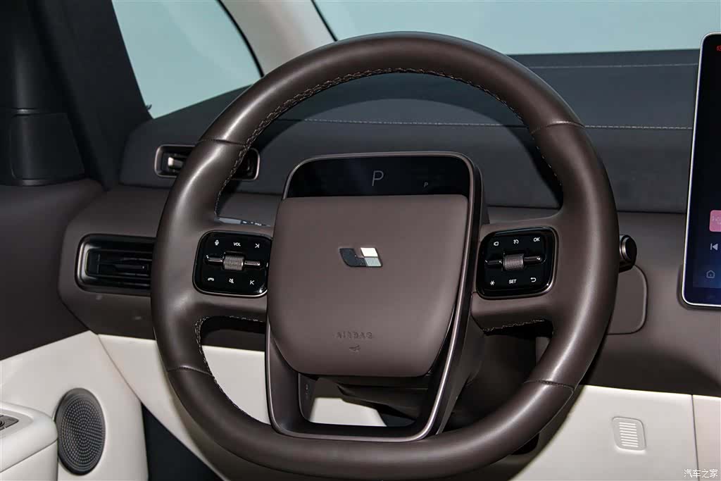 Li Auto MEGA, 2025 15
