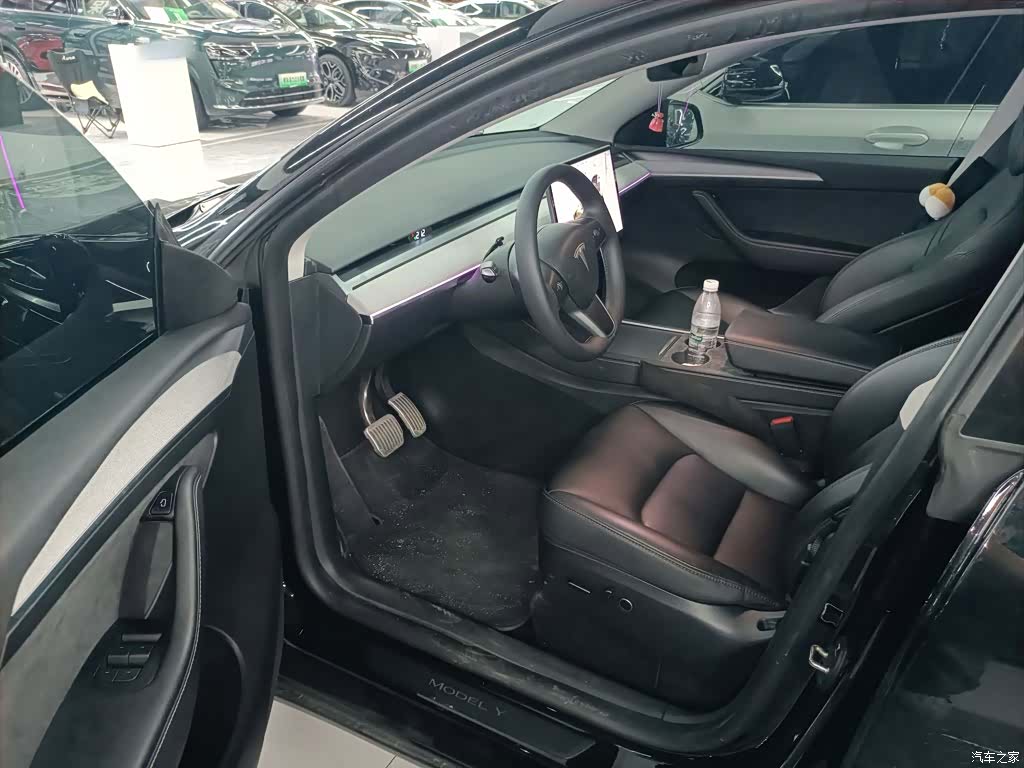 Tesla Model Y, 2023 16
