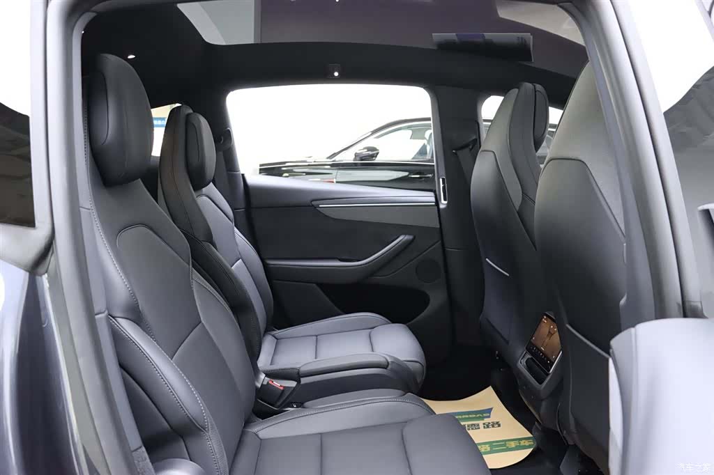 Tesla Model Y, 2026 16