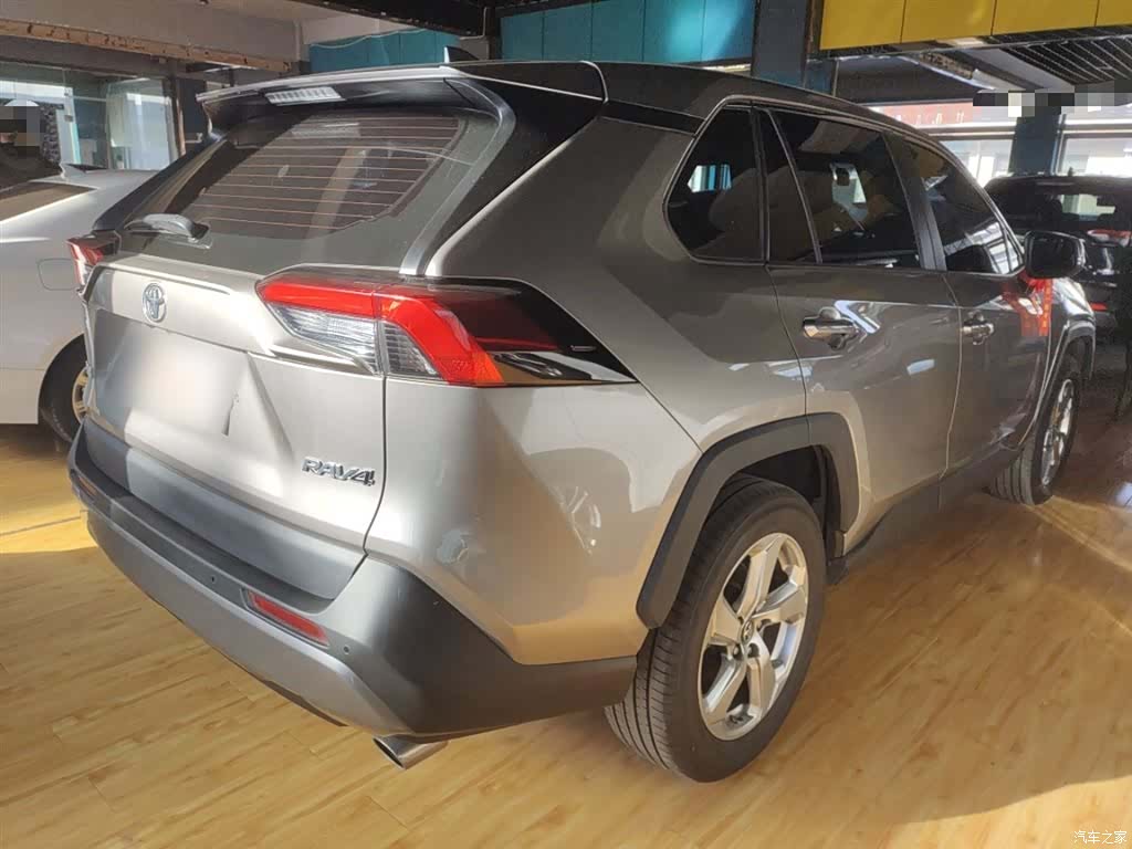 Toyota RAV4, 2023 7