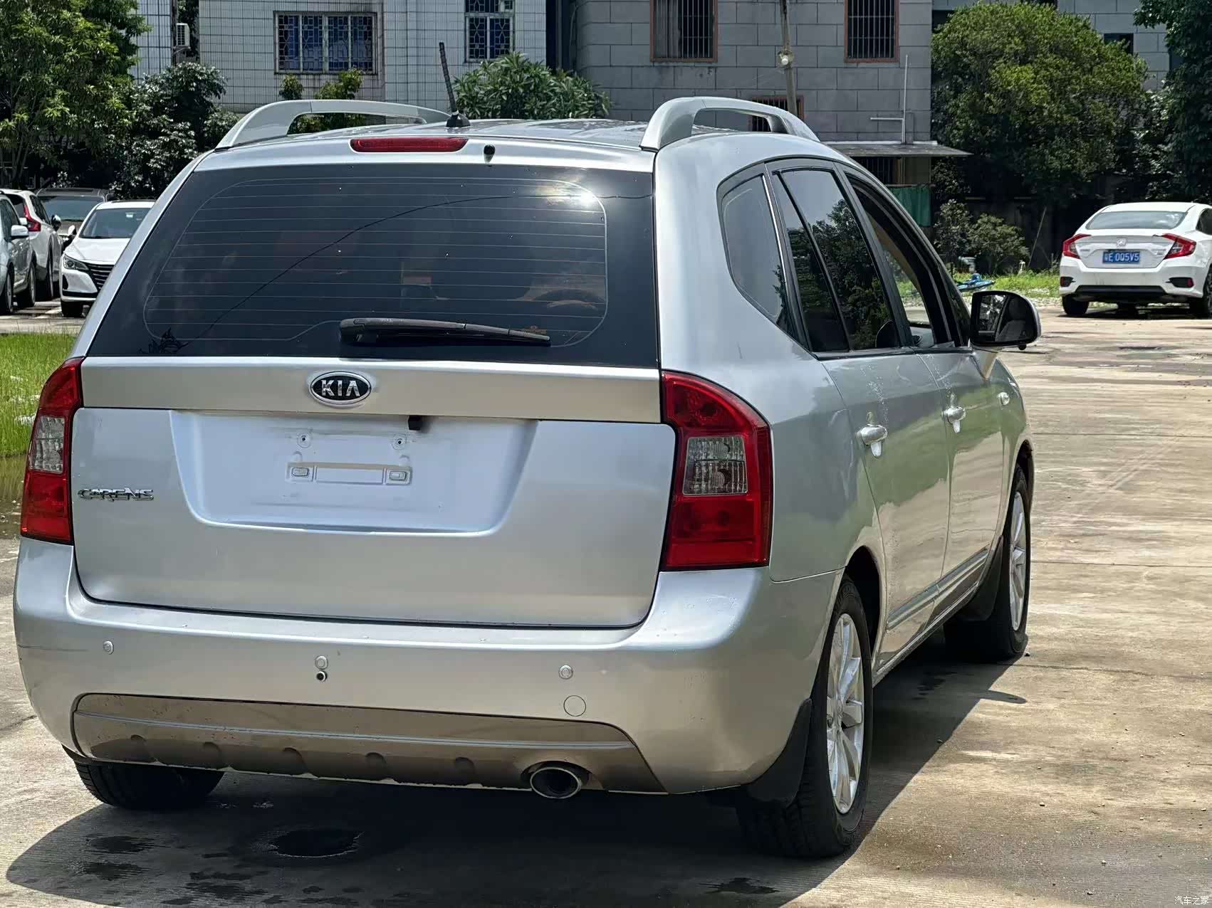 Kia 7, 2011 11