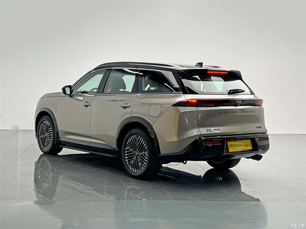 Nissan Pathfinder, 2024 4