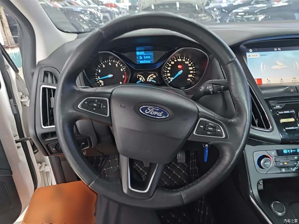 Ford Focus, 2017 11
