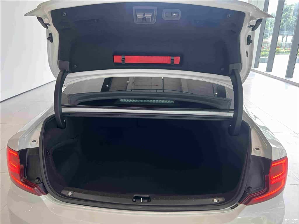 Volvo S90, 2018 17