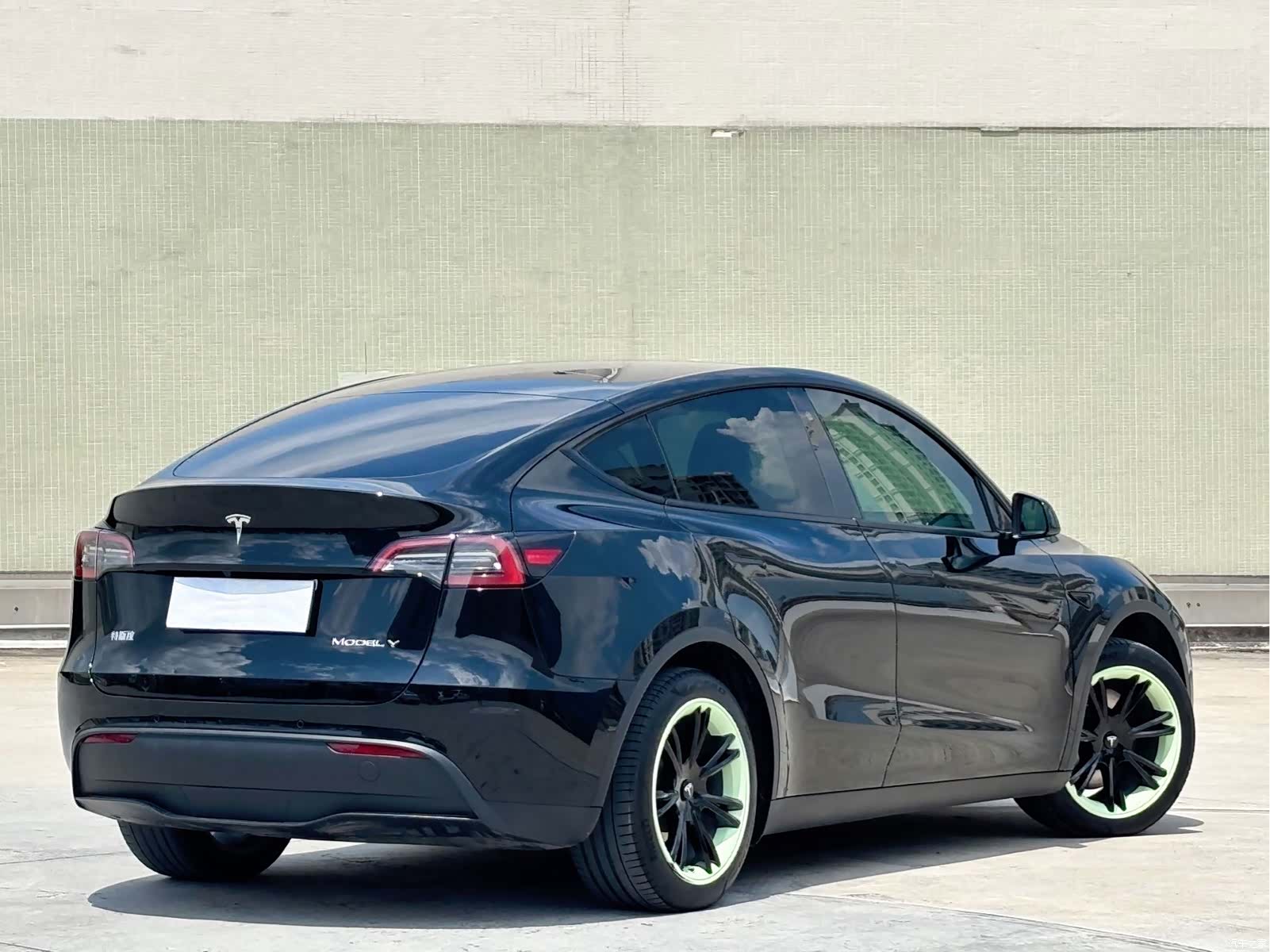 Tesla Model Y, 2023 10