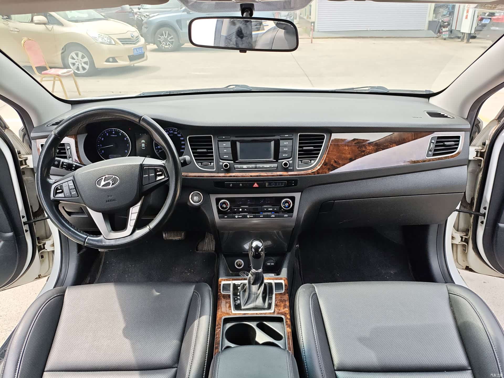 Hyundai DLX, 2015 10