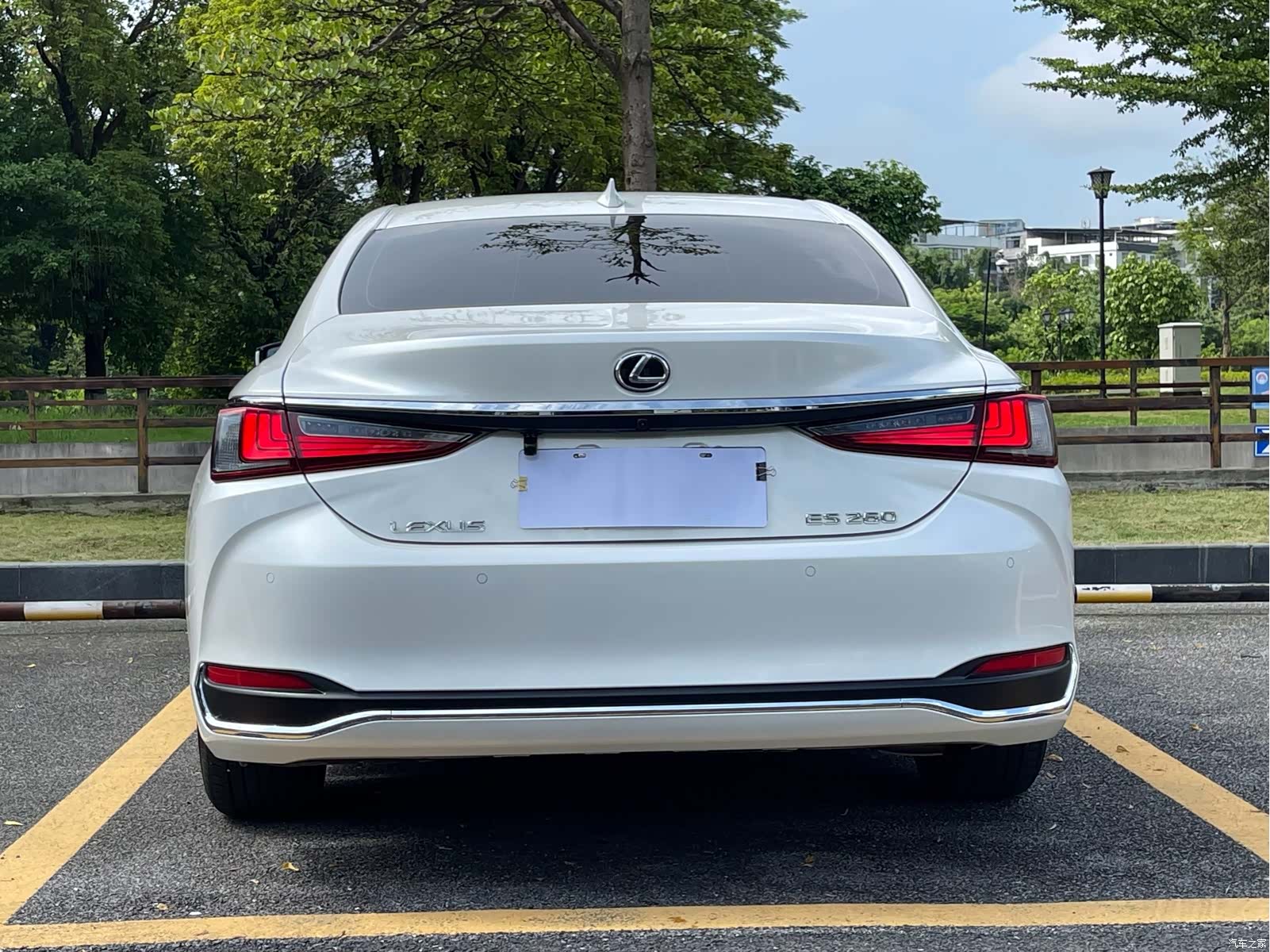 Lexus ES, 2024 все фото
