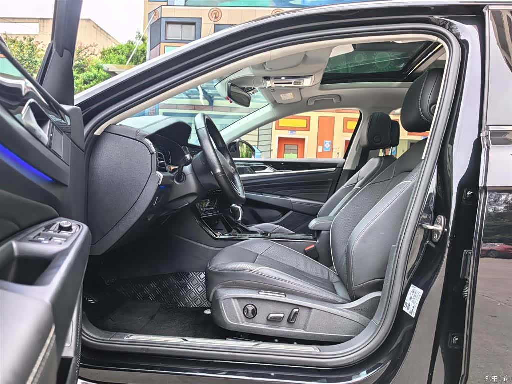 Volkswagen Passat, 2022 все фото