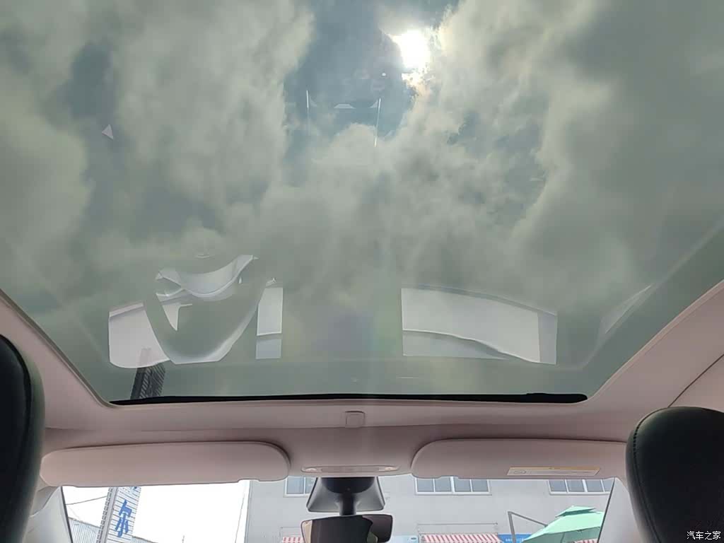 Tesla Model Y, 2024 18