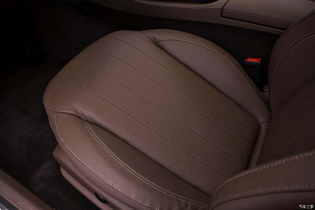 Mercedes-Benz E-Class, 2023 13