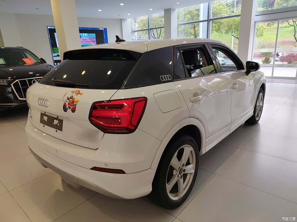 Audi Q2L, 2020 все фото
