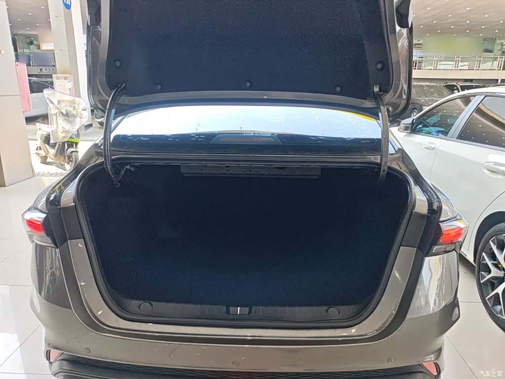 Geely Binray, 2022 19