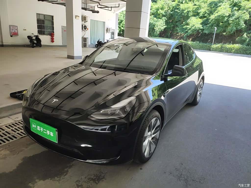 Tesla Model Y, 2023 1