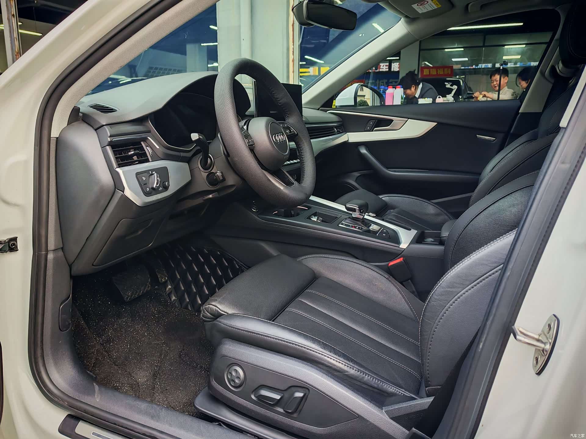 Audi A4L, 2021 все фото