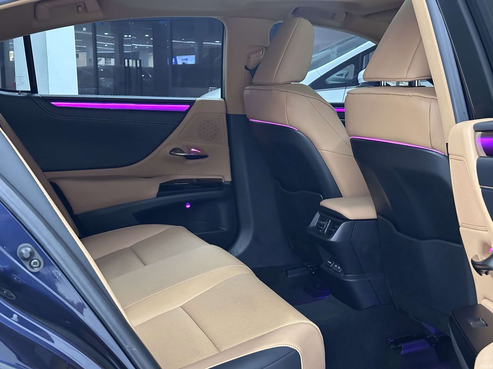 Lexus ES, 2024 9