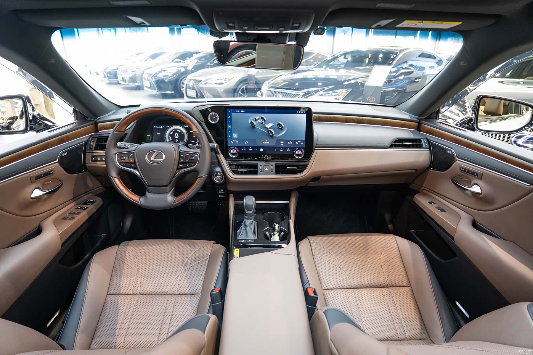 Lexus ES, 2025 13