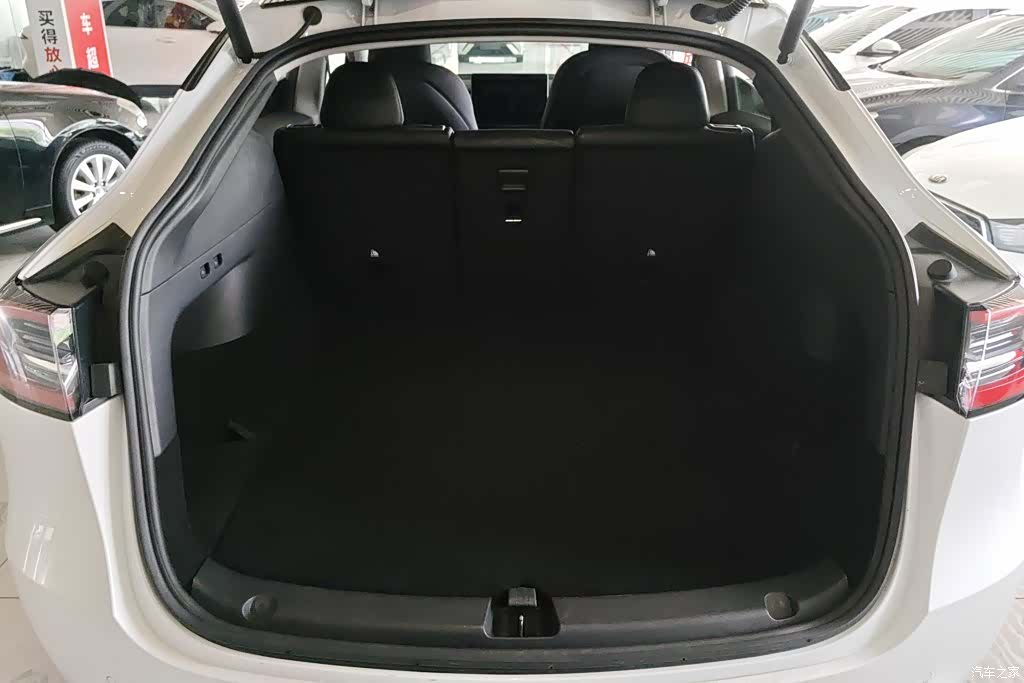 Tesla Model Y, 2022 4
