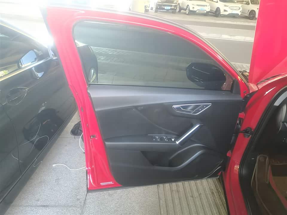 Audi Q2L