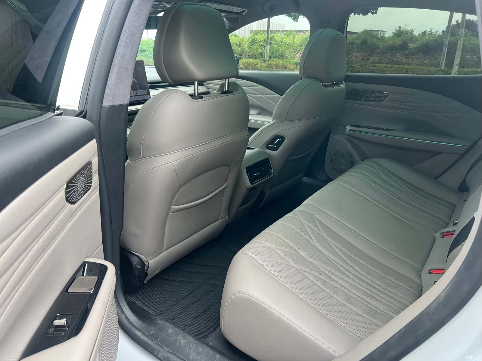 Geely 8, 2025 все фото