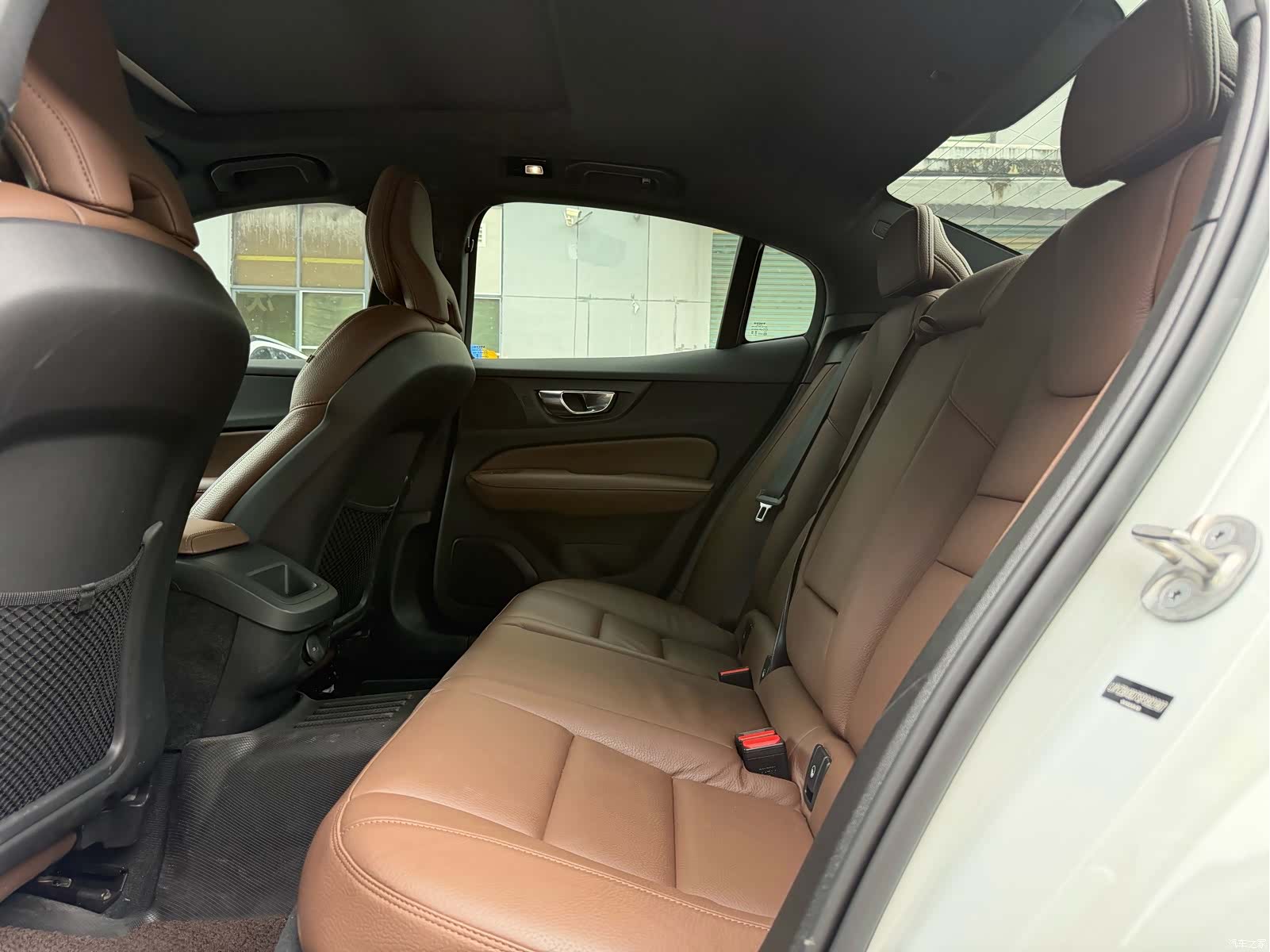 Volvo S60, 2025 все фото