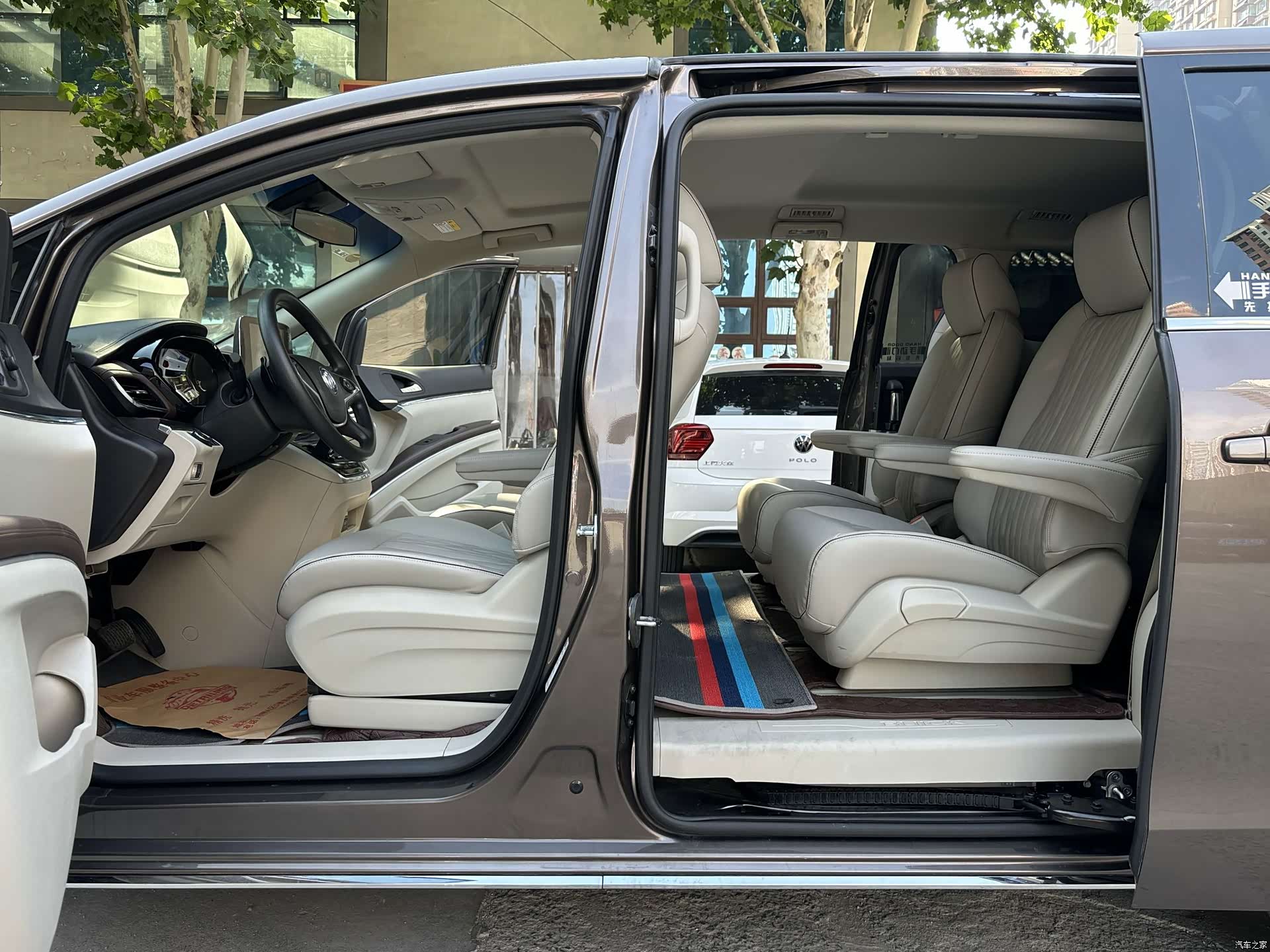 Buick GL8, 2023 9