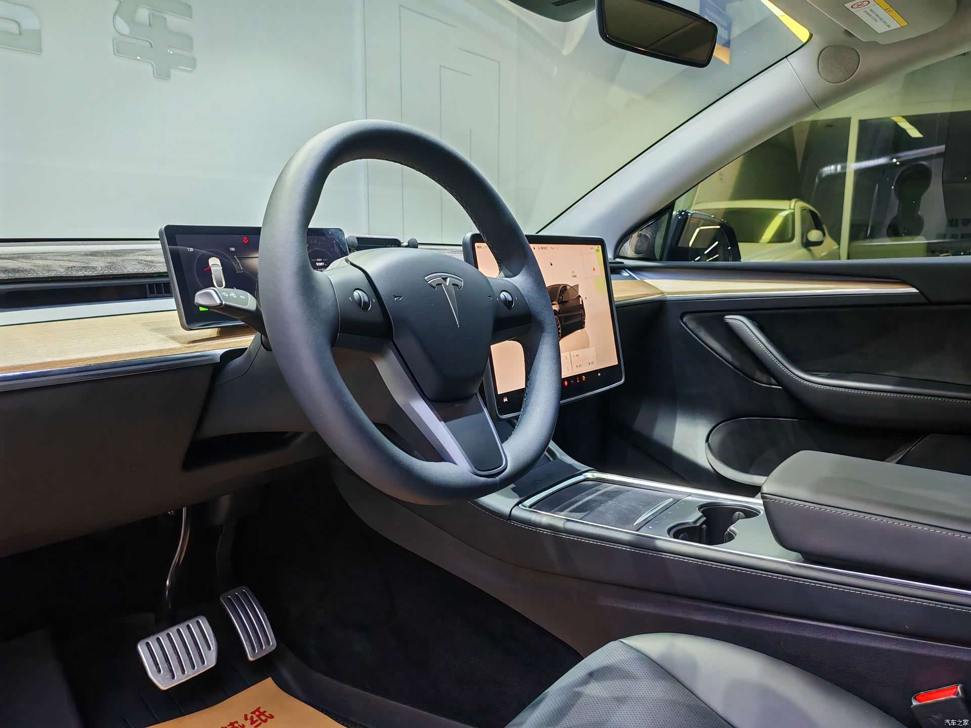 Tesla Model Y, 2022 все фото
