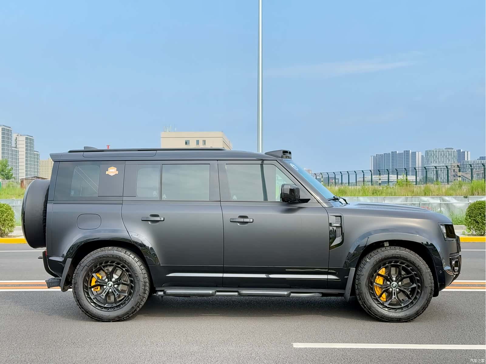 Land Rover Defender, 2025 4