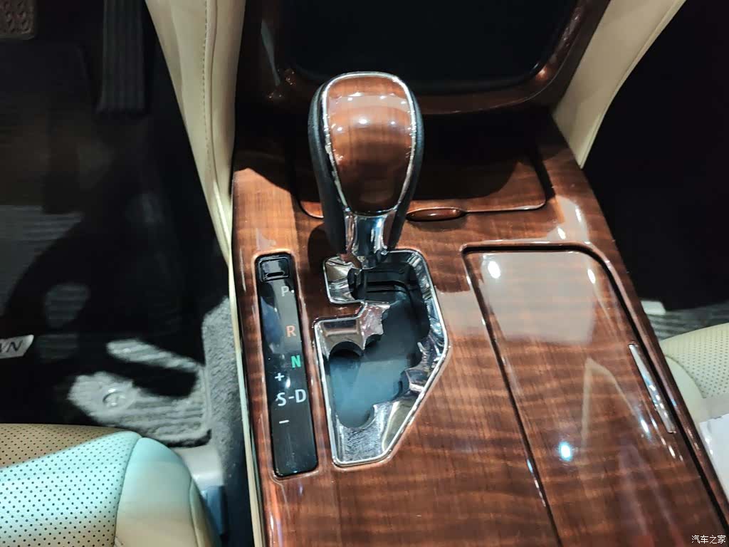 Toyota Crown, 2017 10