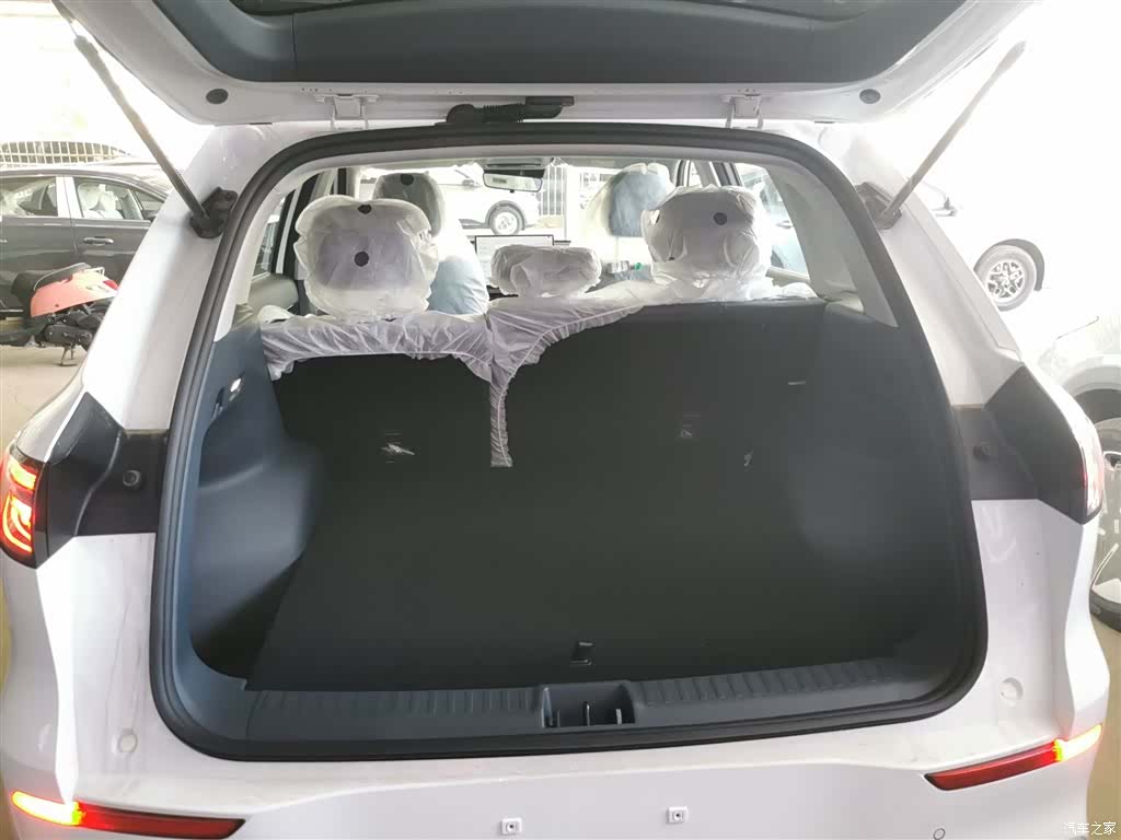 Geely Galaxy E5, 2026 19