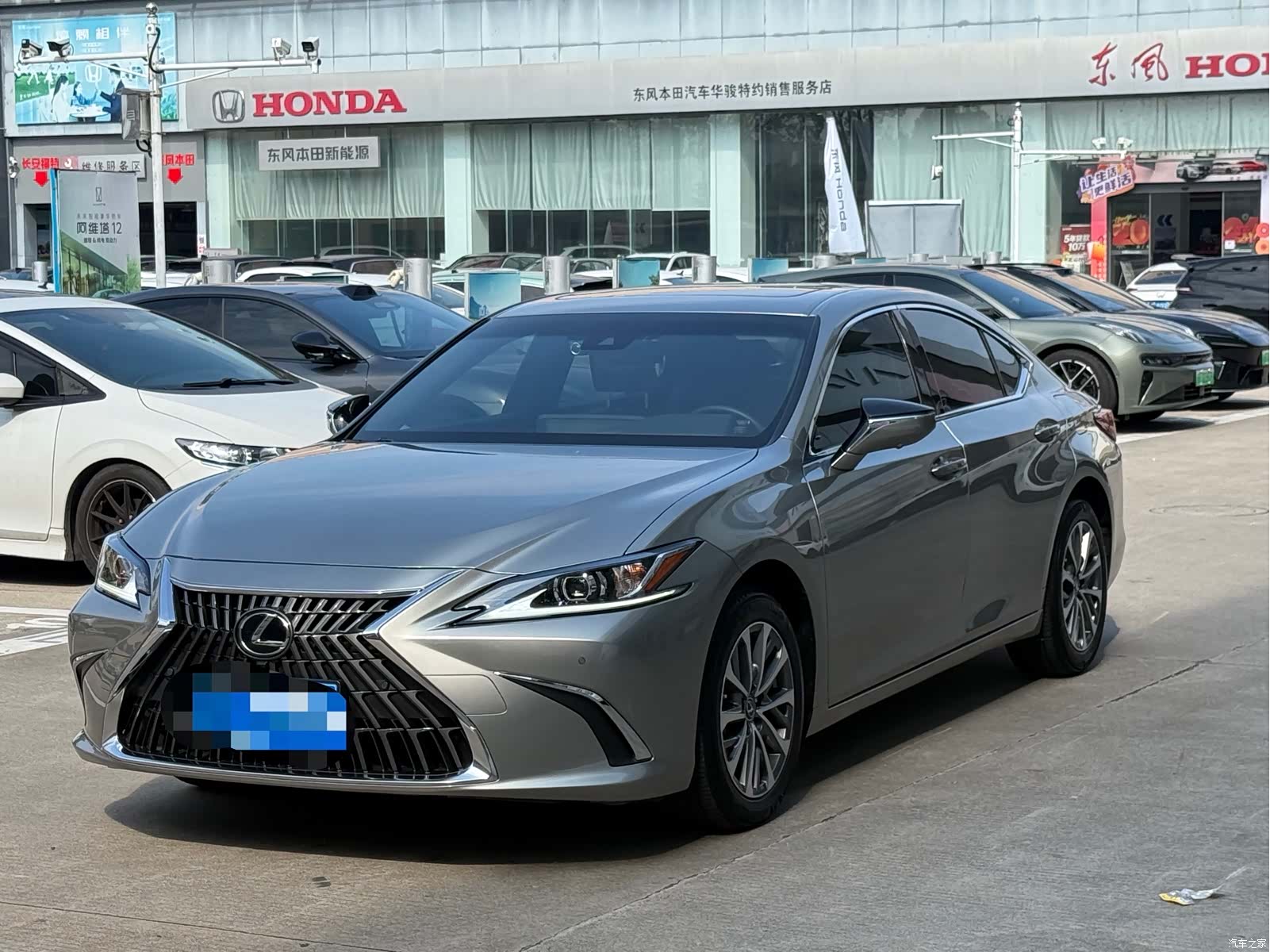 Lexus ES, 2024 3