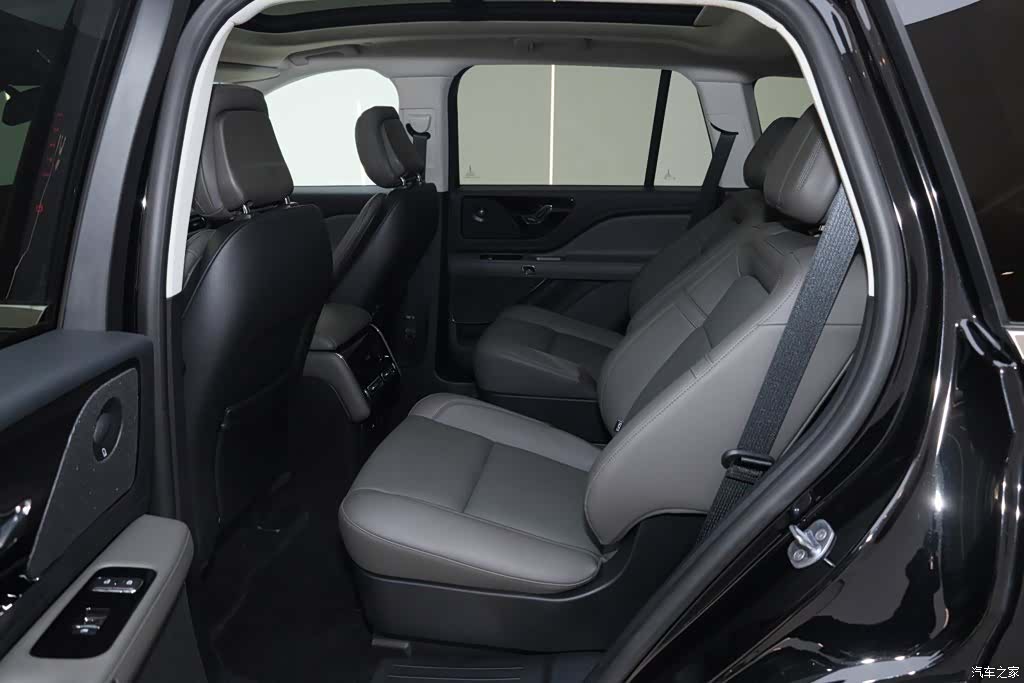 Lincoln Aviator, 2025 20