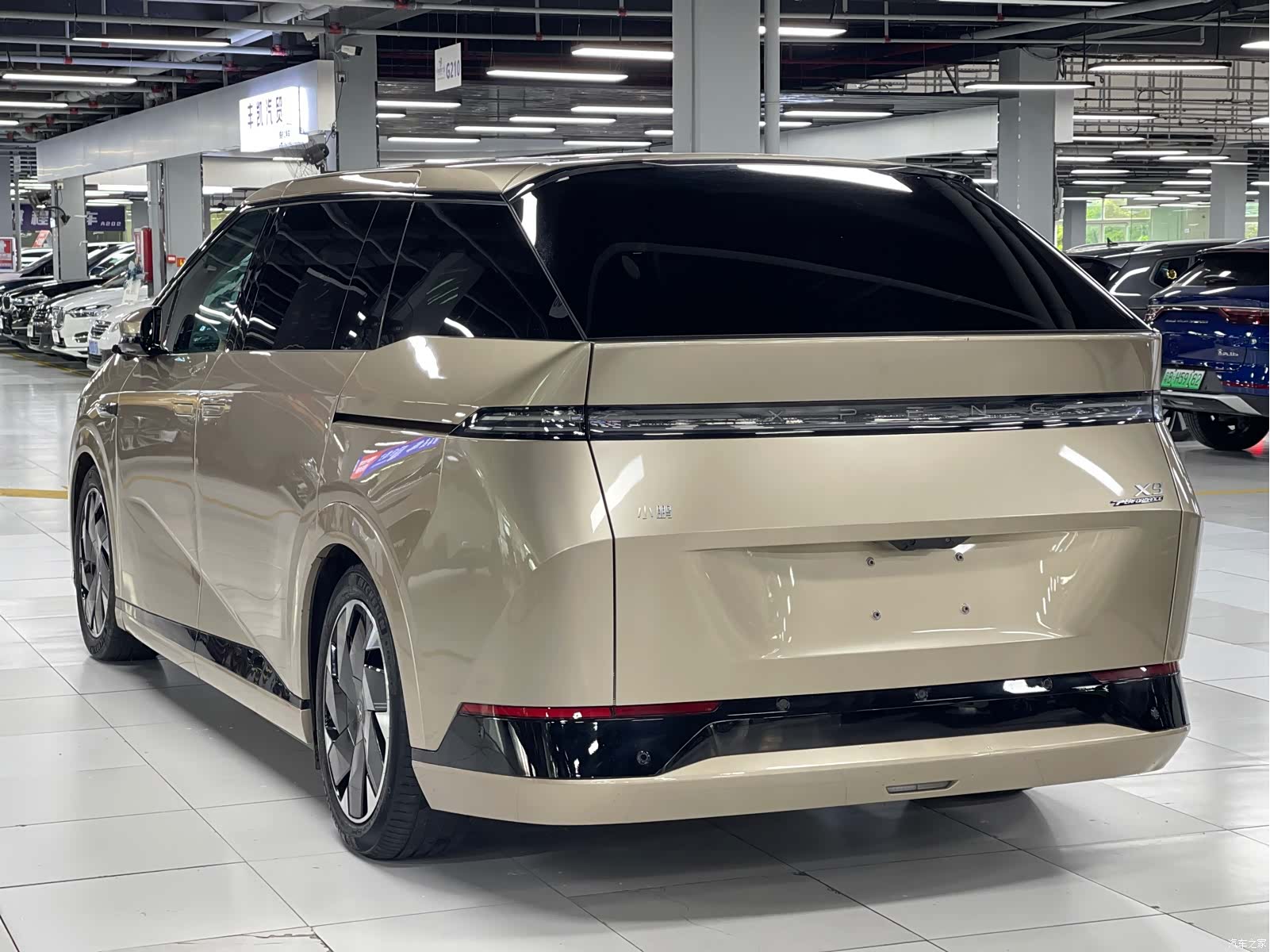 Xpeng X9, 2024 18