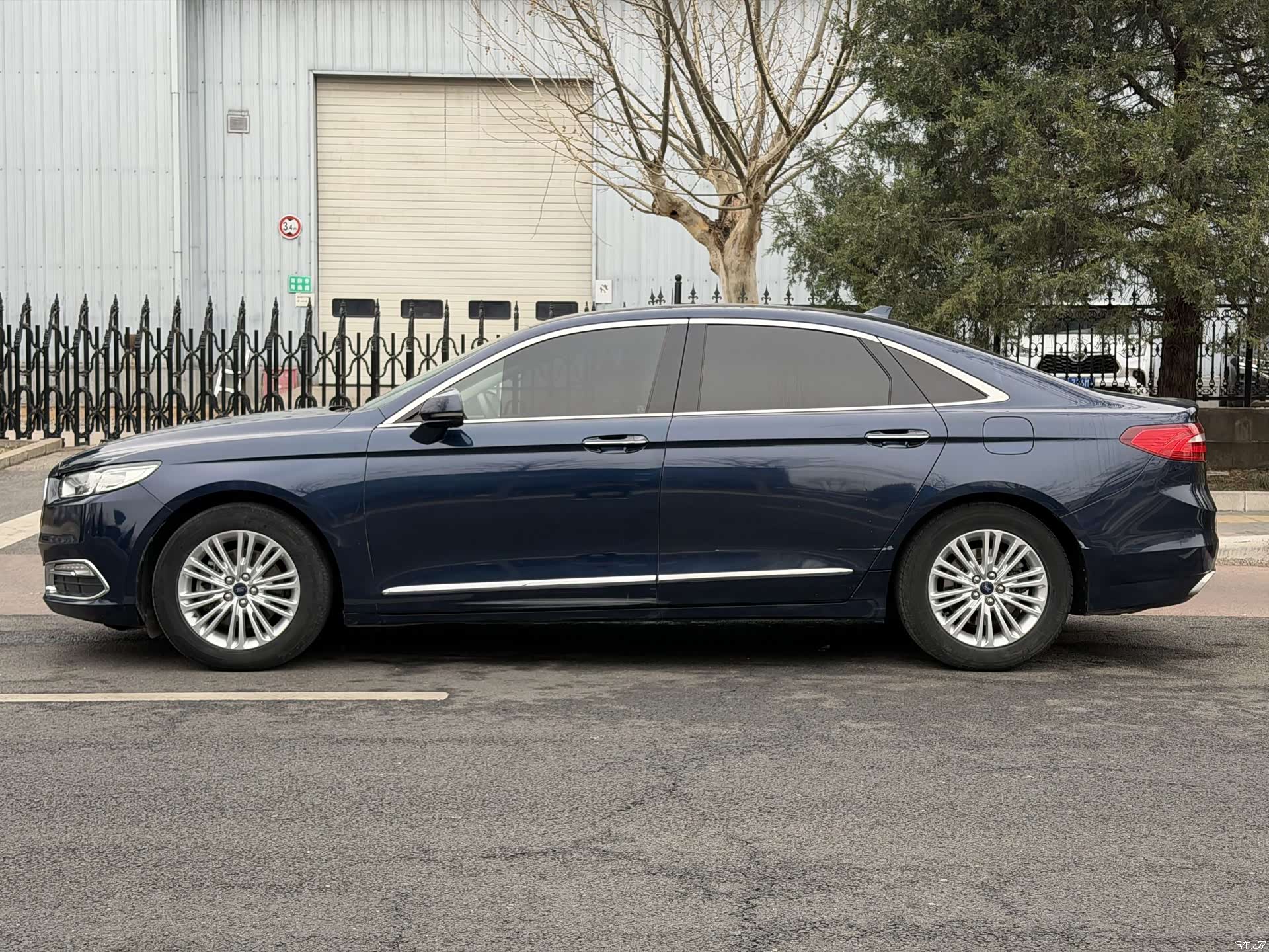 Ford Taurus, 2017 3