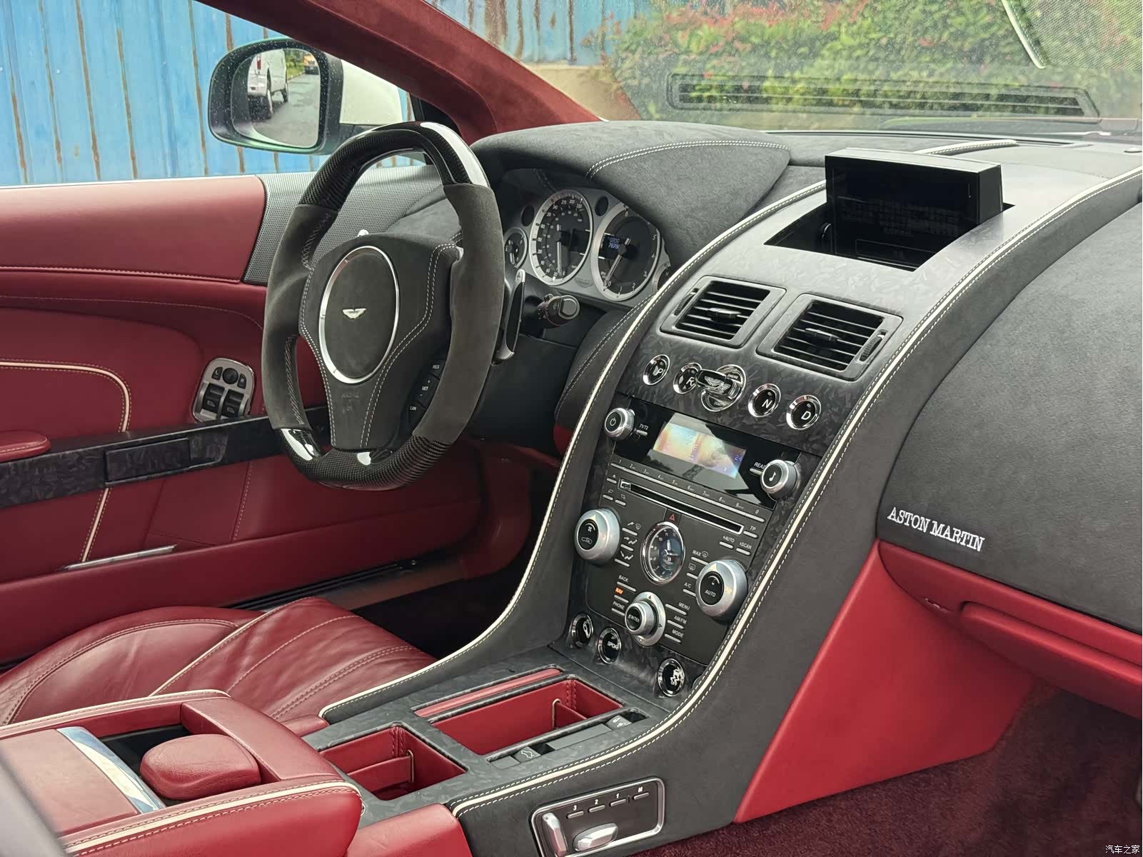 Aston Martin DB9, 2015 8