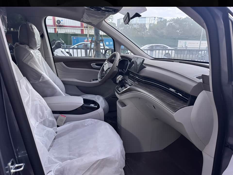 Roewe iMAX8